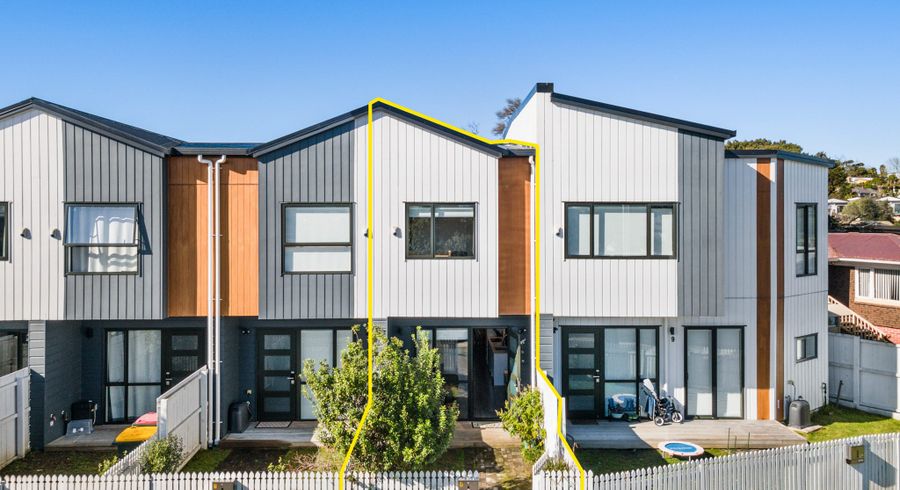  at 8/24 Tara Road, Henderson, Waitakere City, Auckland
