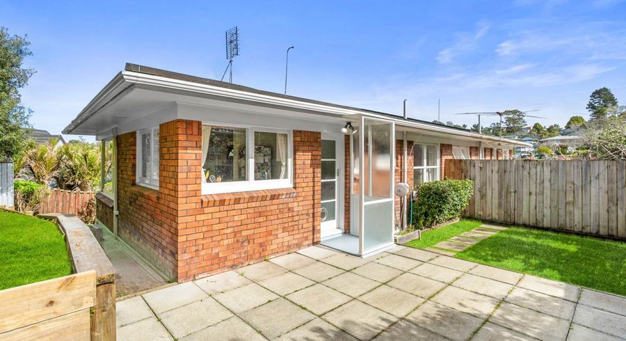  at 2/55 Ayton Drive, Totara Vale, North Shore City, Auckland