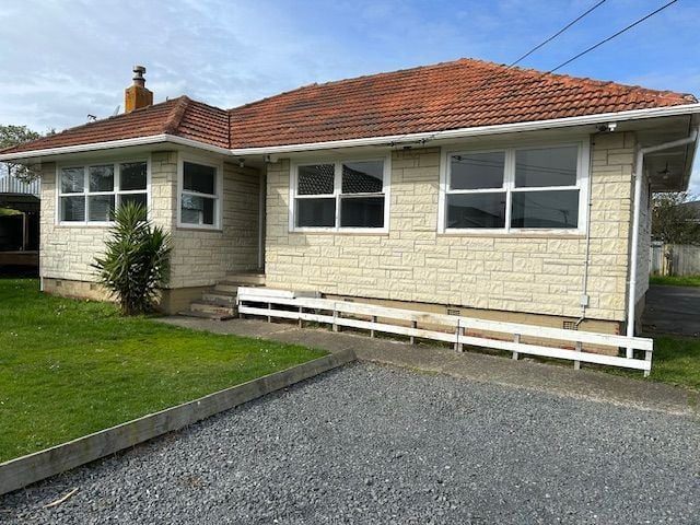  at 4 Nairn Place, Otara, Manukau City, Auckland