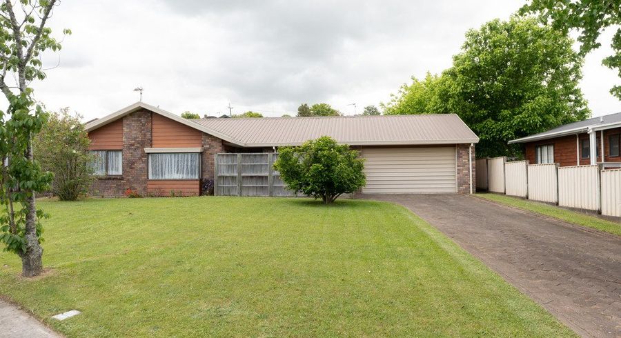  at 16 Oregon Crescent, Glenview, Hamilton