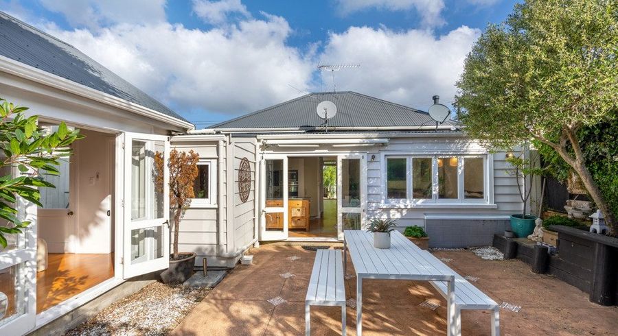  at 17 Owens Road, Devonport, Auckland