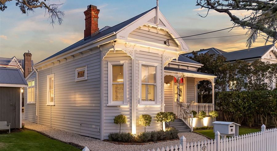  at 24 Russell Street, Stanley Point, Auckland