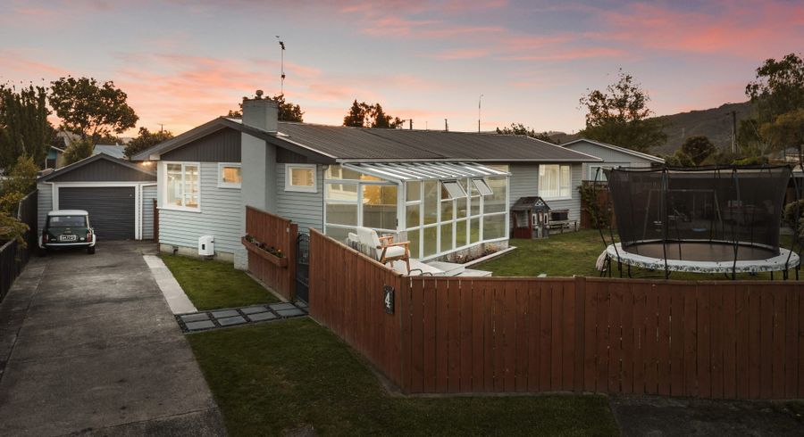  at 4 Sequoia Place, Maoribank, Upper Hutt, Wellington