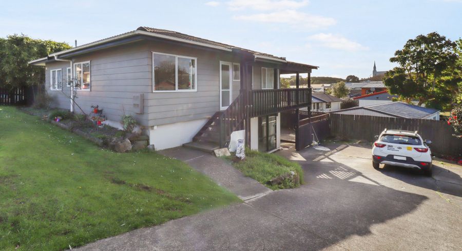  at 3 Kirklow Place, Goodwood Heights, Manukau City, Auckland