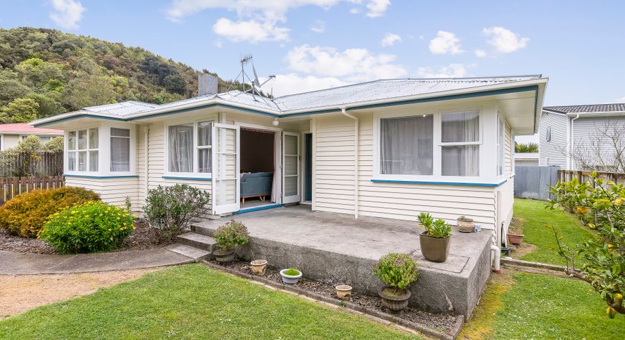  at 6 Brazier Grove, Paraparaumu