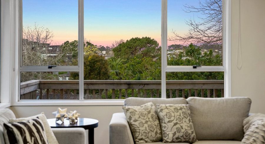 at 5 Tahu Crescent, Sunnynook, North Shore City, Auckland