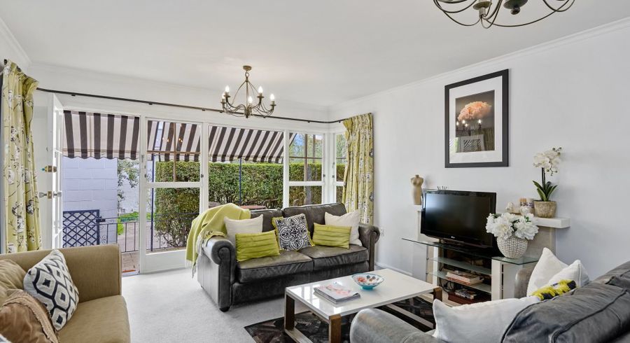  at 2/98 Office Road, Merivale, Christchurch City, Canterbury