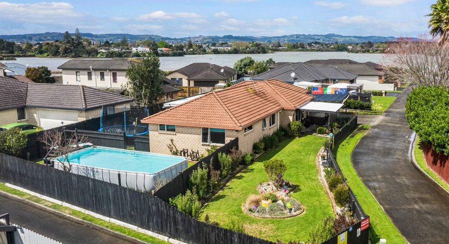  at 38 Morewa Place, Takanini