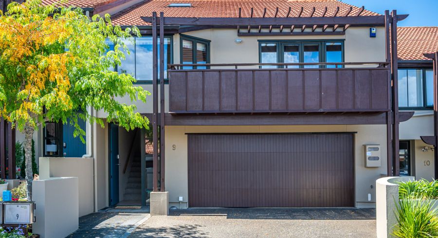  at 9/8 Tobago Place, Sunnynook, Auckland