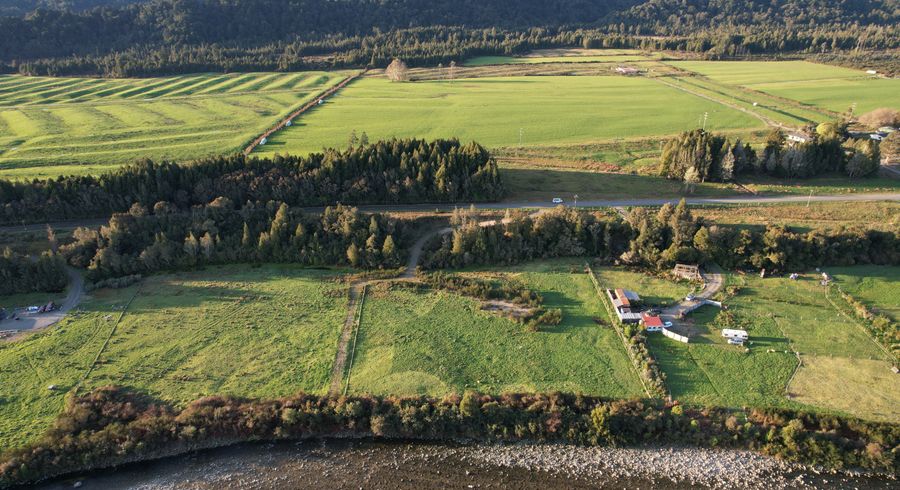  at 916 Old Christchurch Road, Awatuna