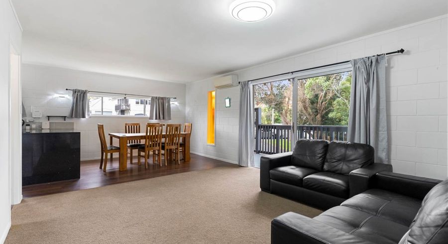  at 1/207 Sunnynook Road, Totara Vale, North Shore City, Auckland