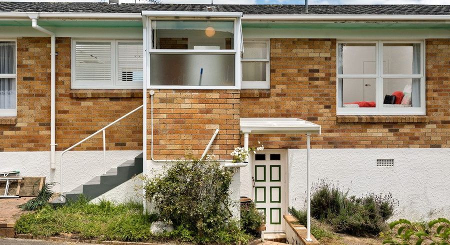  at 2/32 Wicklow Road, Narrow Neck, Auckland