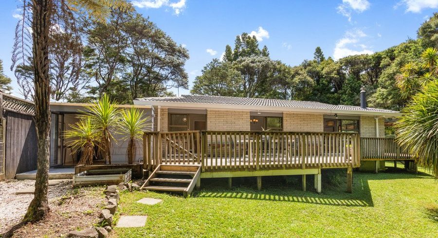  at 2/6 Sonnenberg Way, Titirangi, Auckland