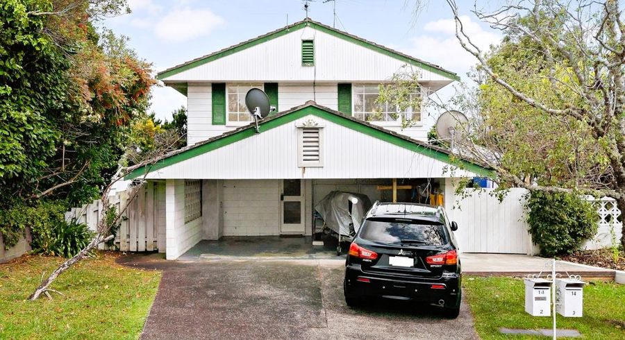  at 2/14 Worcester Road, Meadowbank, Auckland