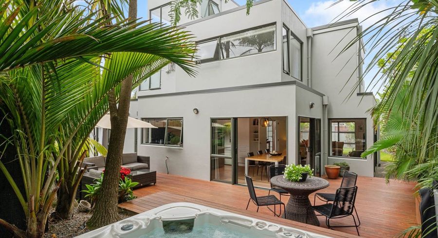  at 42 Merani Street, Narrow Neck, Auckland