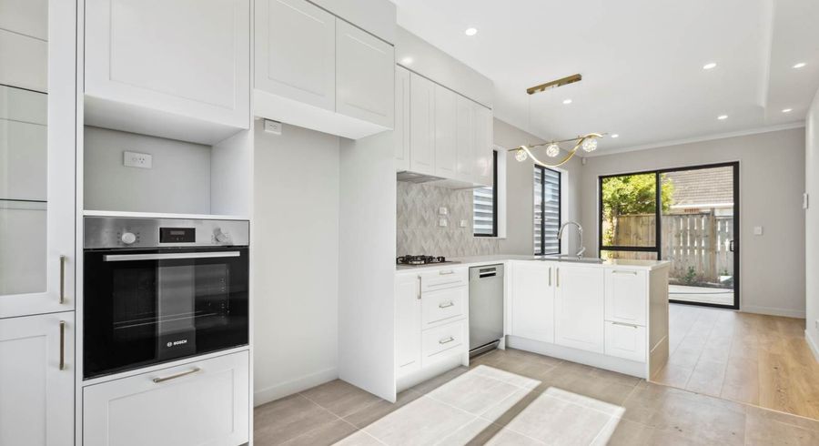  at 8B Andrew Road, Howick, Manukau City, Auckland