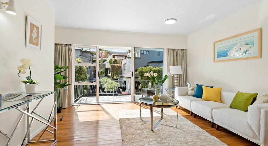  at 2/405 Beach Road, Mairangi Bay, Auckland