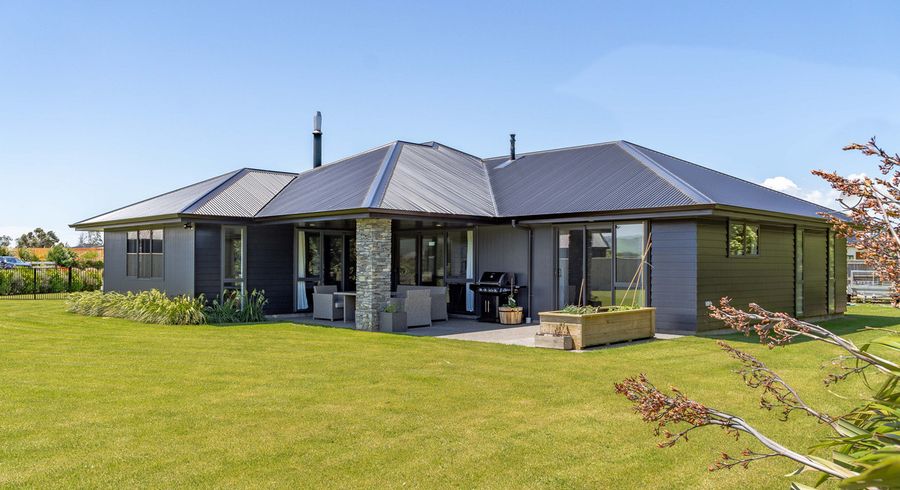  at 20 Mill Grove, Clareville, Carterton