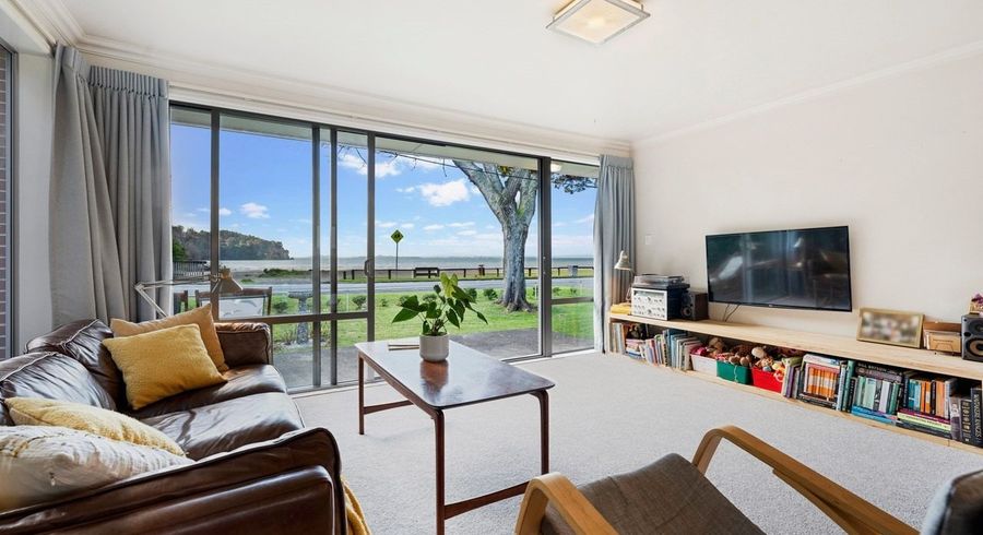  at 3 Sandys Parade, Laingholm, Auckland