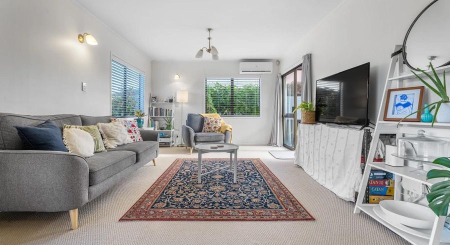  at 8 Chipping Dale, Mangere Bridge, Manukau City, Auckland