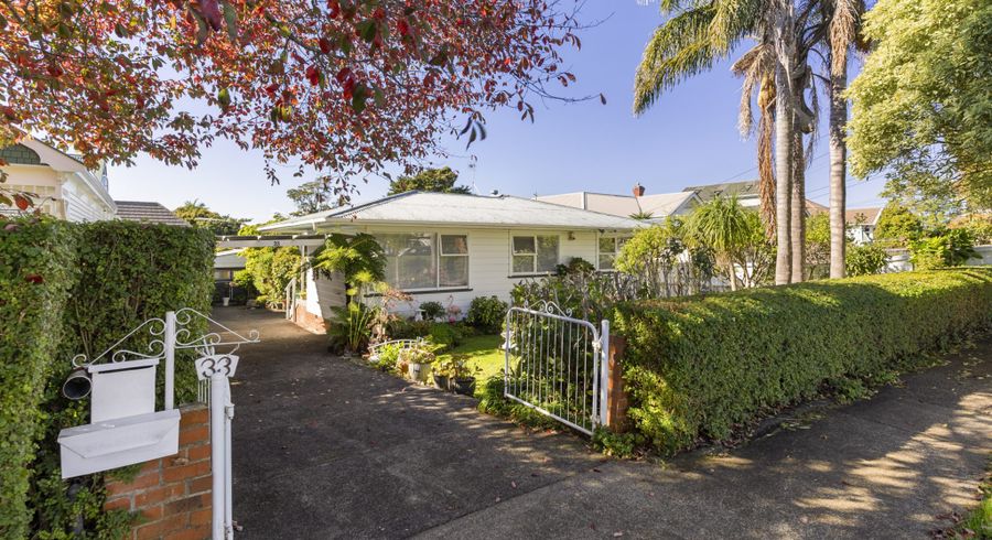  at 33 Tawera Road, Greenlane, Auckland