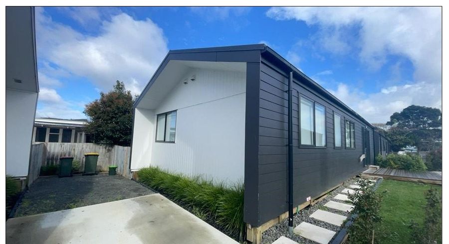  at 2/143 Bucklands Beach Road, Bucklands Beach, Manukau City, Auckland