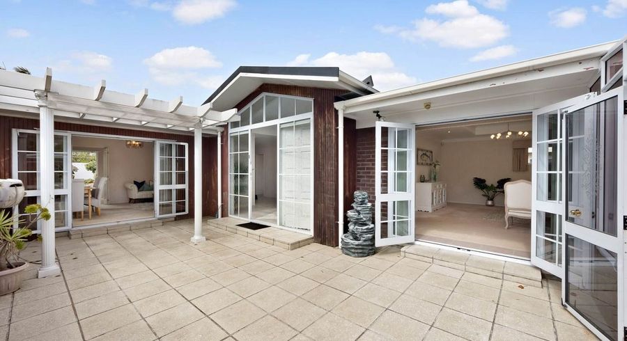  at 1 Holly Way, Sunnyhills, Auckland