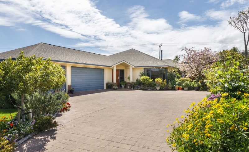  at 64 Royal Oak Drive, Kelvin Grove, Palmerston North