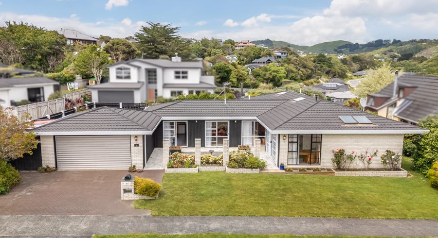  at 11 Observatory Close, Whitby, Porirua