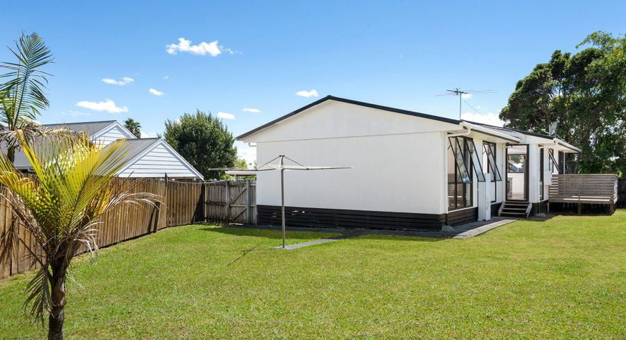  at 6 Posa Avenue, Henderson, Waitakere City, Auckland