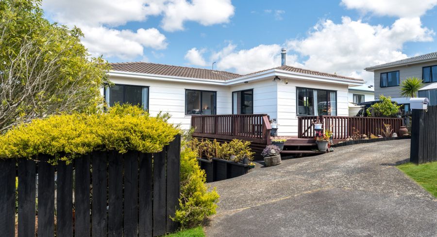  at 3 Loughanure Place, Massey, Waitakere City, Auckland