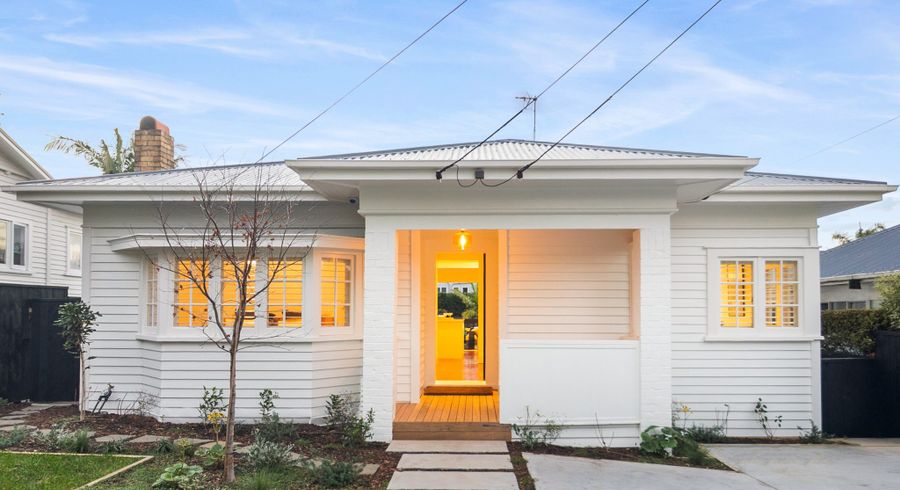  at 22 Seacombe Road, Point Chevalier, Auckland City, Auckland