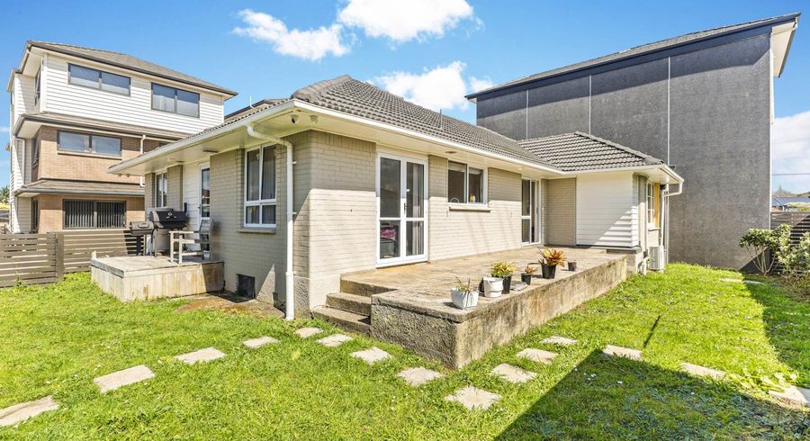  at 2/30 Calvert Avenue, Mangere East, Manukau City, Auckland