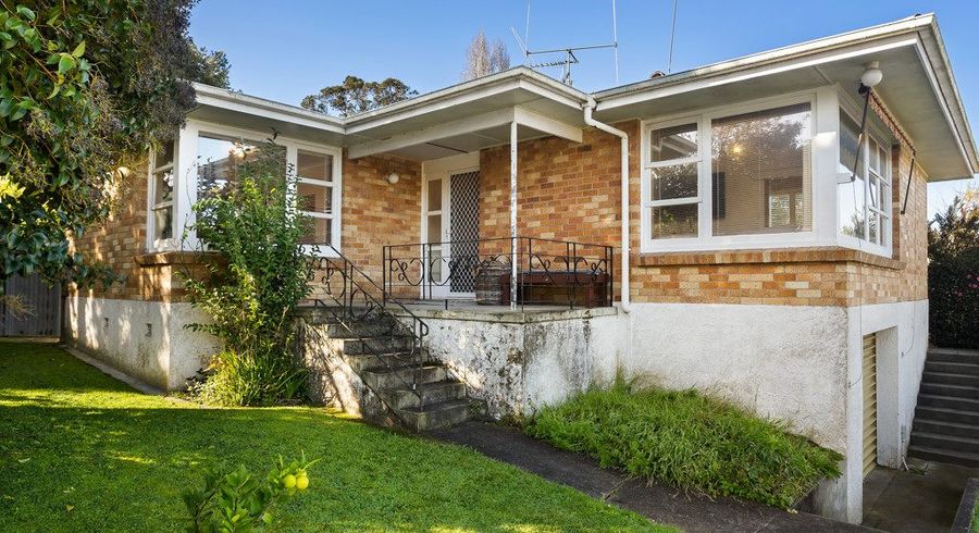  at 8 Kelvin Place, Hamilton East, Hamilton