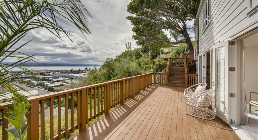  at 5 Denholm Road, Hospital Hill, Napier, Hawke's Bay