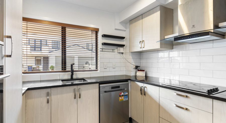  at 9/70 Fernhill Way, Oteha, Auckland
