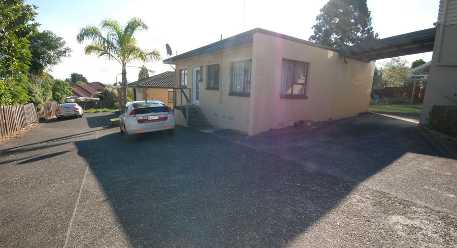  at 1/16 Roberts Road, Glenfield, Auckland