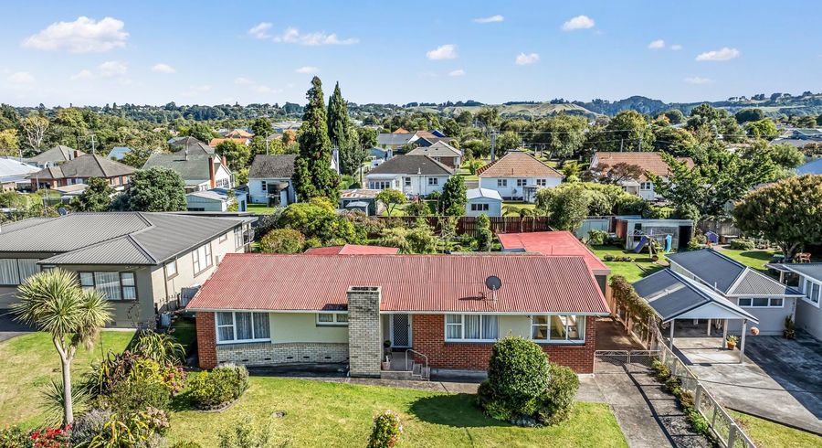  at 4 Glandwr Crescent, Whanganui East, Whanganui, Manawatu / Whanganui