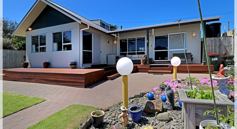  at 10 Dustin Street, Foxton Beach, Foxton
