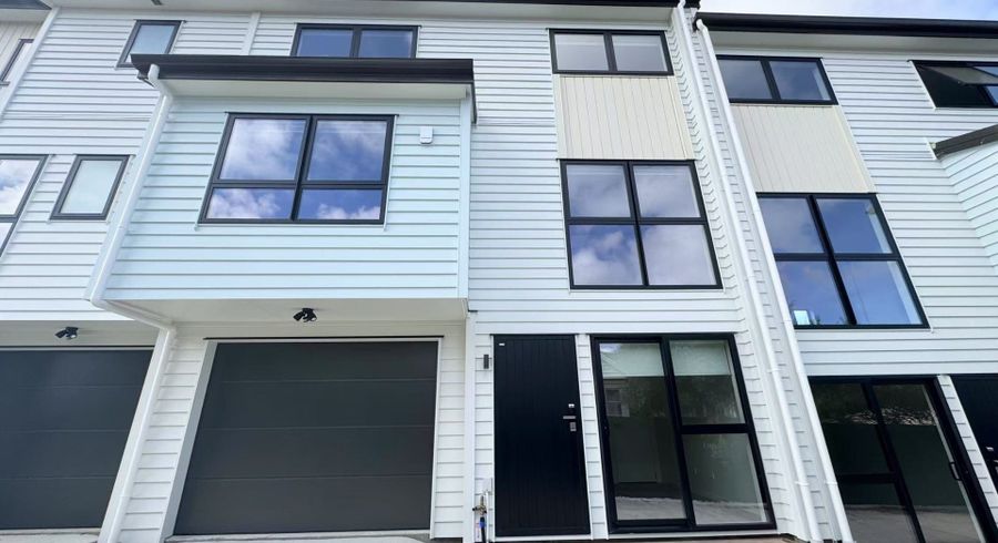  at 2/28 Alberta St, Point Chevalier, Auckland City, Auckland