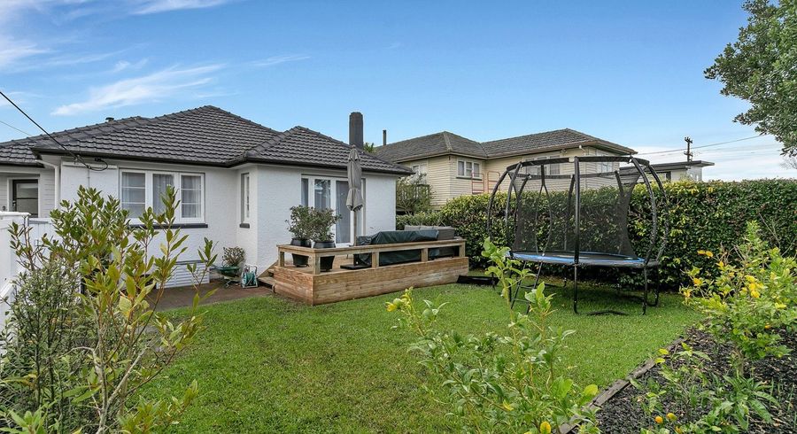  at 4 Birkley Road, Bayswater, North Shore City, Auckland