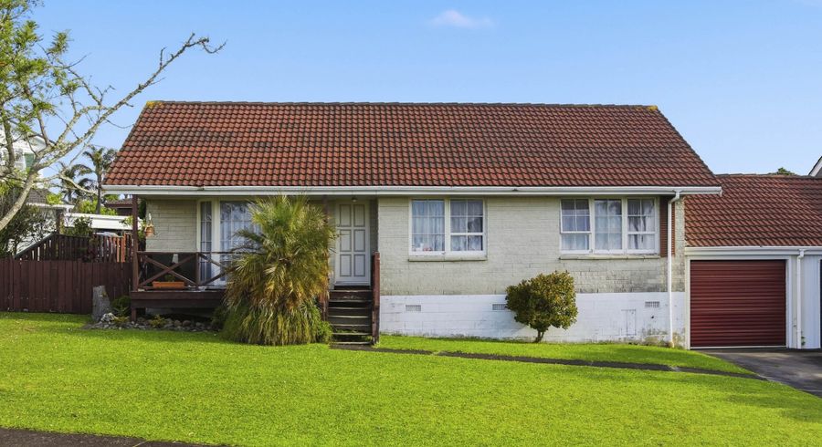  at 2/1 Raddock Place, Half Moon Bay, Manukau City, Auckland