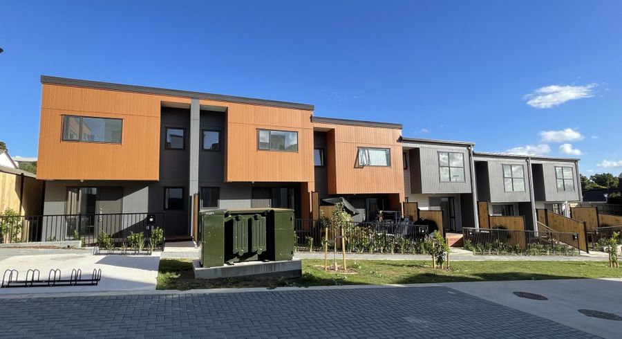  at 17/250 Great North Road, Henderson, Waitakere City, Auckland