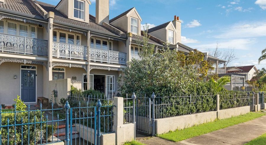 at 8 Leneford Drive, East Tamaki, Manukau City, Auckland