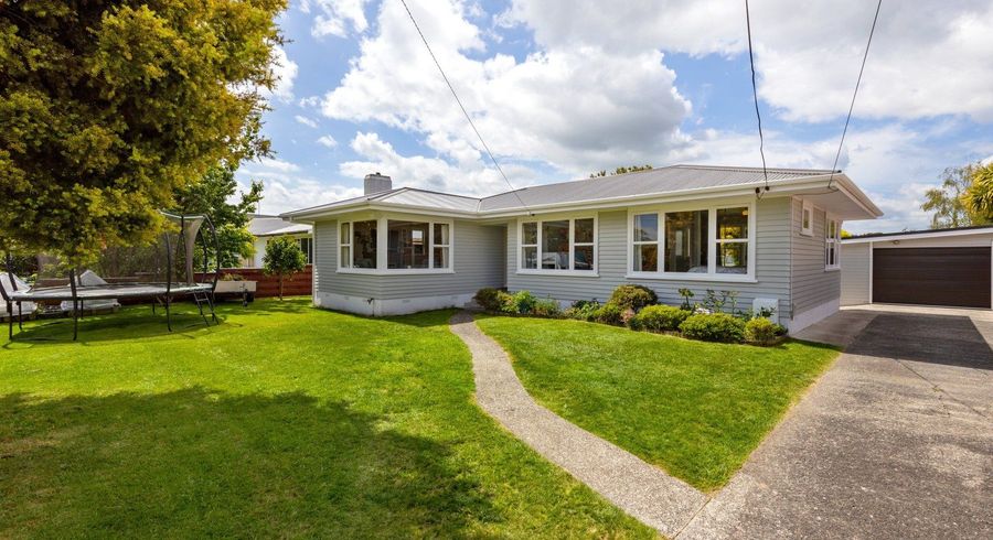  at 10 Paulette Place, Queenwood, Hamilton