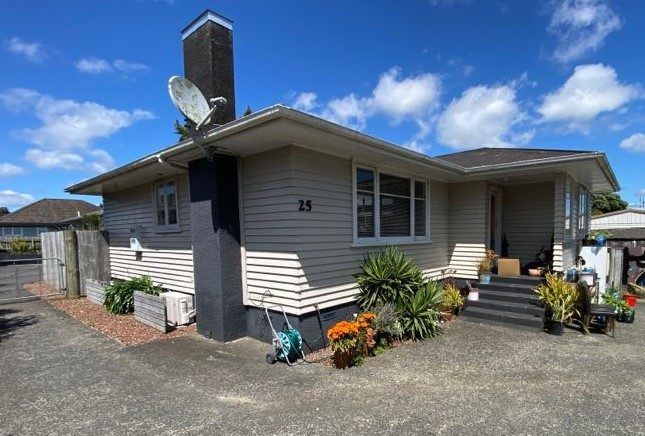 at 25 Dawnhaven Drive, Te Atatu Peninsula, Waitakere City, Auckland