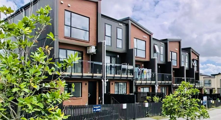  at 19 Papatahi Lane, Flat Bush, Manukau City, Auckland