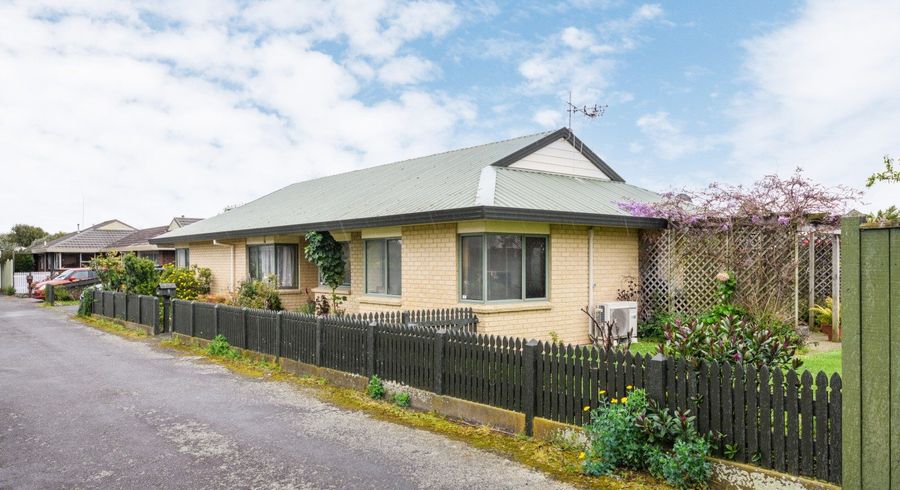  at 9 Edgecombe Court, Roslyn, Palmerston North