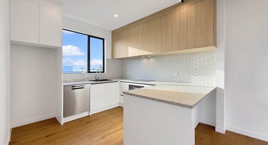  at 1/11 Huia Road, Point Chevalier, Auckland City, Auckland