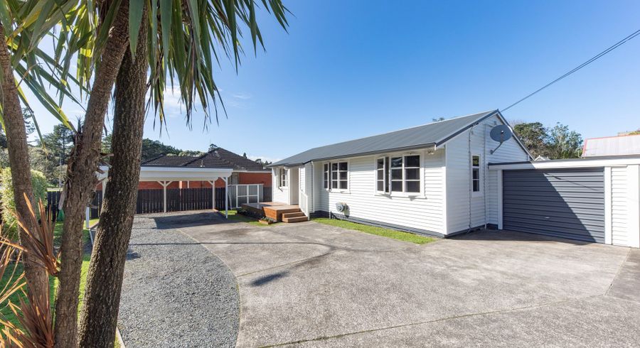  at 1/4 Godley Road, Green Bay, Auckland